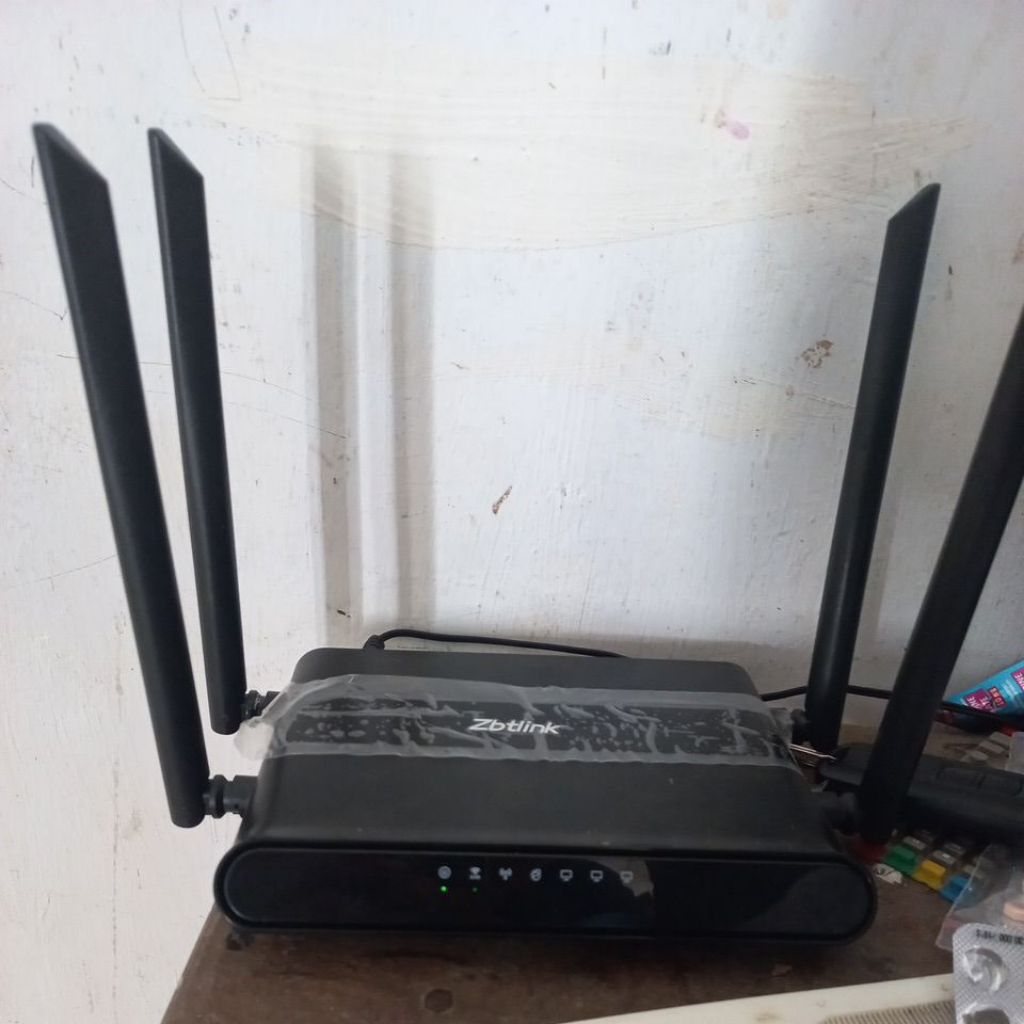 MODEM  WIFI ZTE BISA SEMUA KARTU  4G 300M