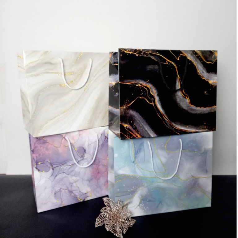 

Paperbag Gift Edition UK 32,5 x 25 x 14cm