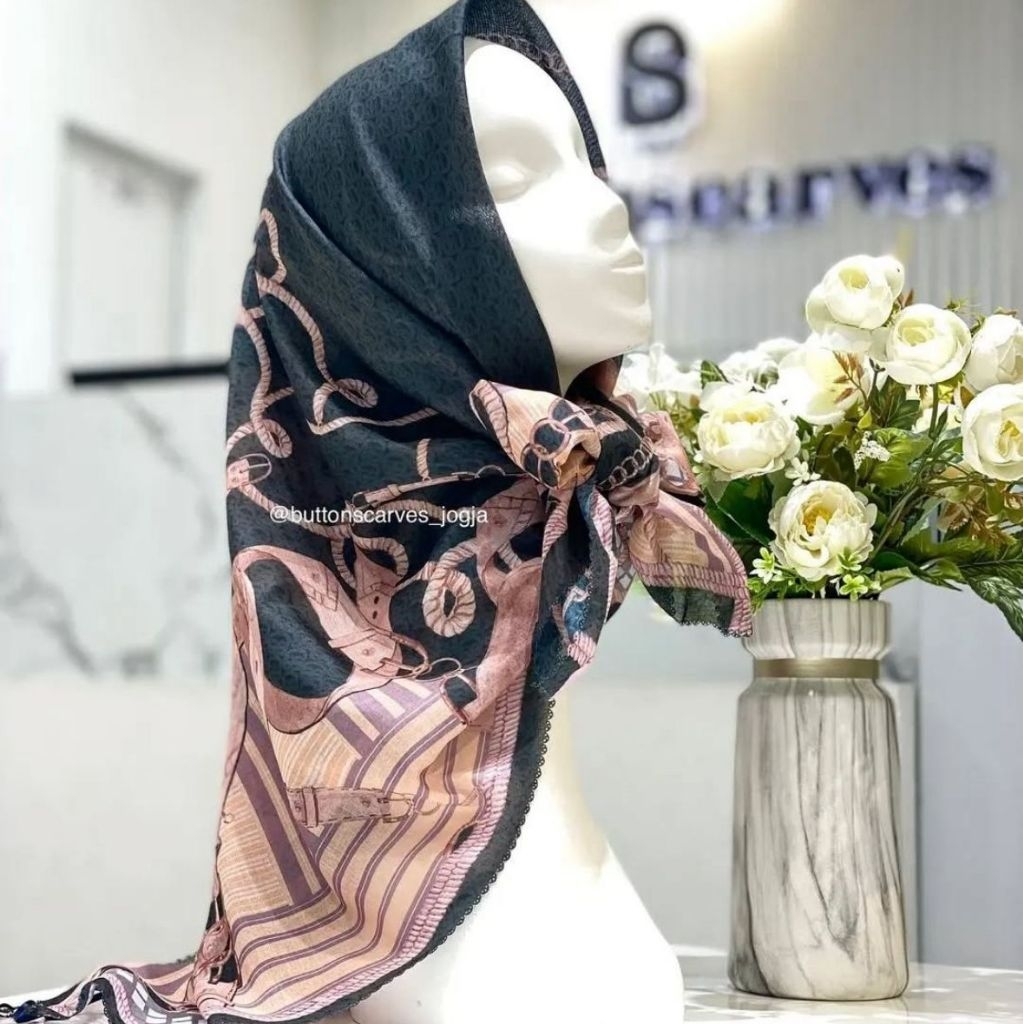 PRELOVED / PL BS BUTTONSCARVES X DSAKS CHAIN 2 LA BELLA NERA