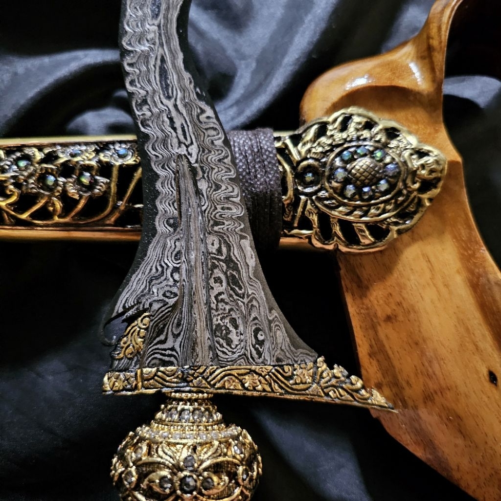 Keris Panimbal Luk 9 Kinatah Sepuh Emas Pamor Untu Walang