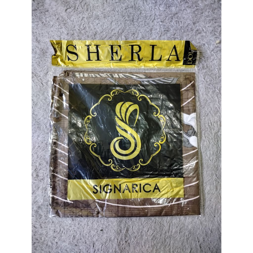 Hijab segiempat motif Signarica