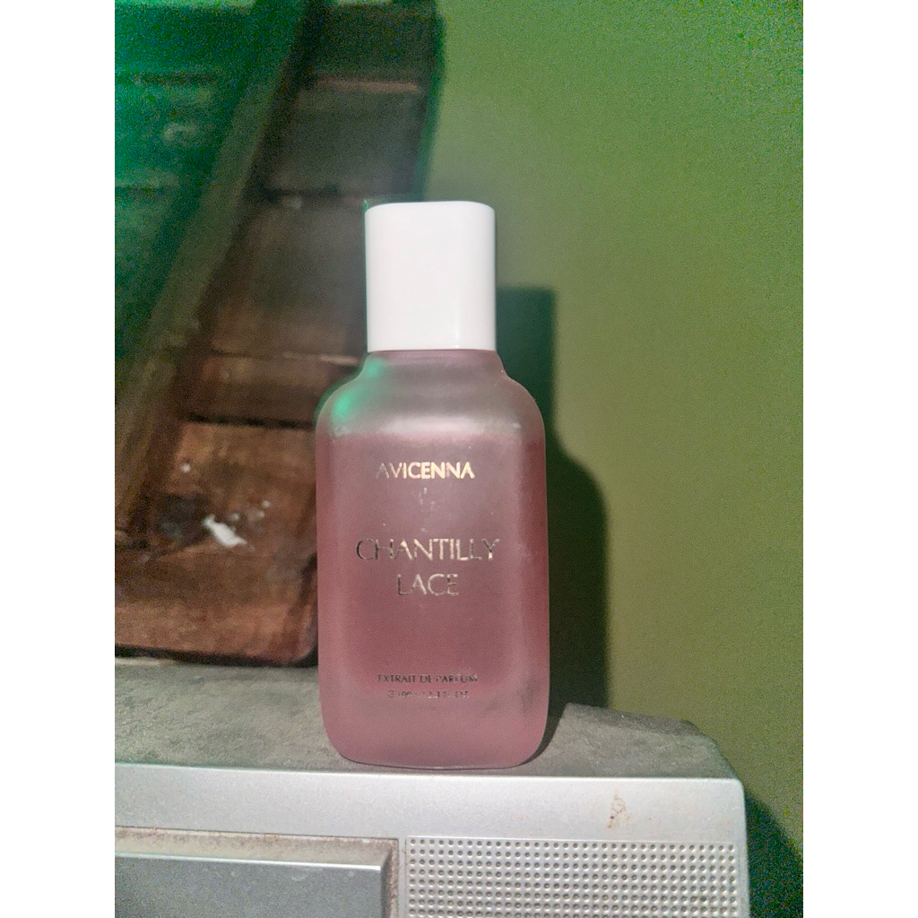 preloved avicenna chantilly lace