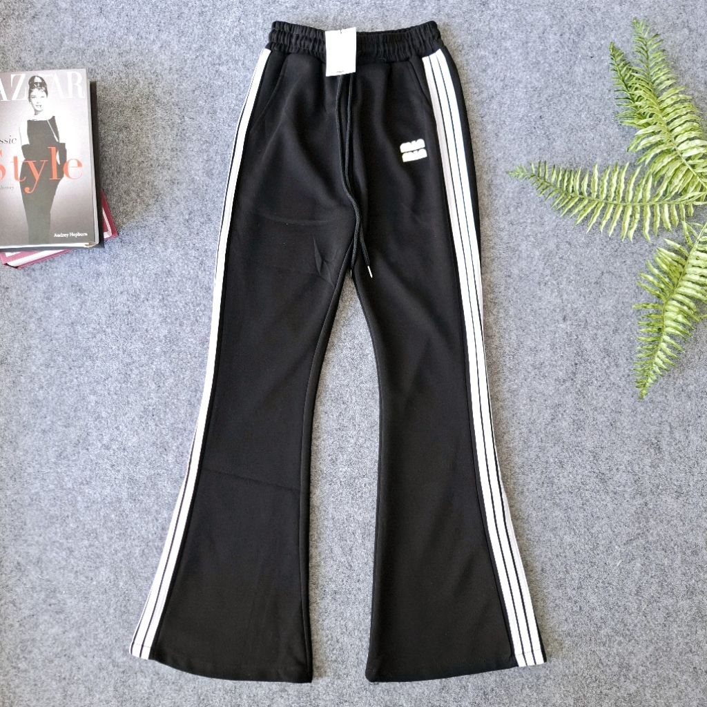 Celana Training Wanita Model Cutbray Sporty Stripe – High Waist