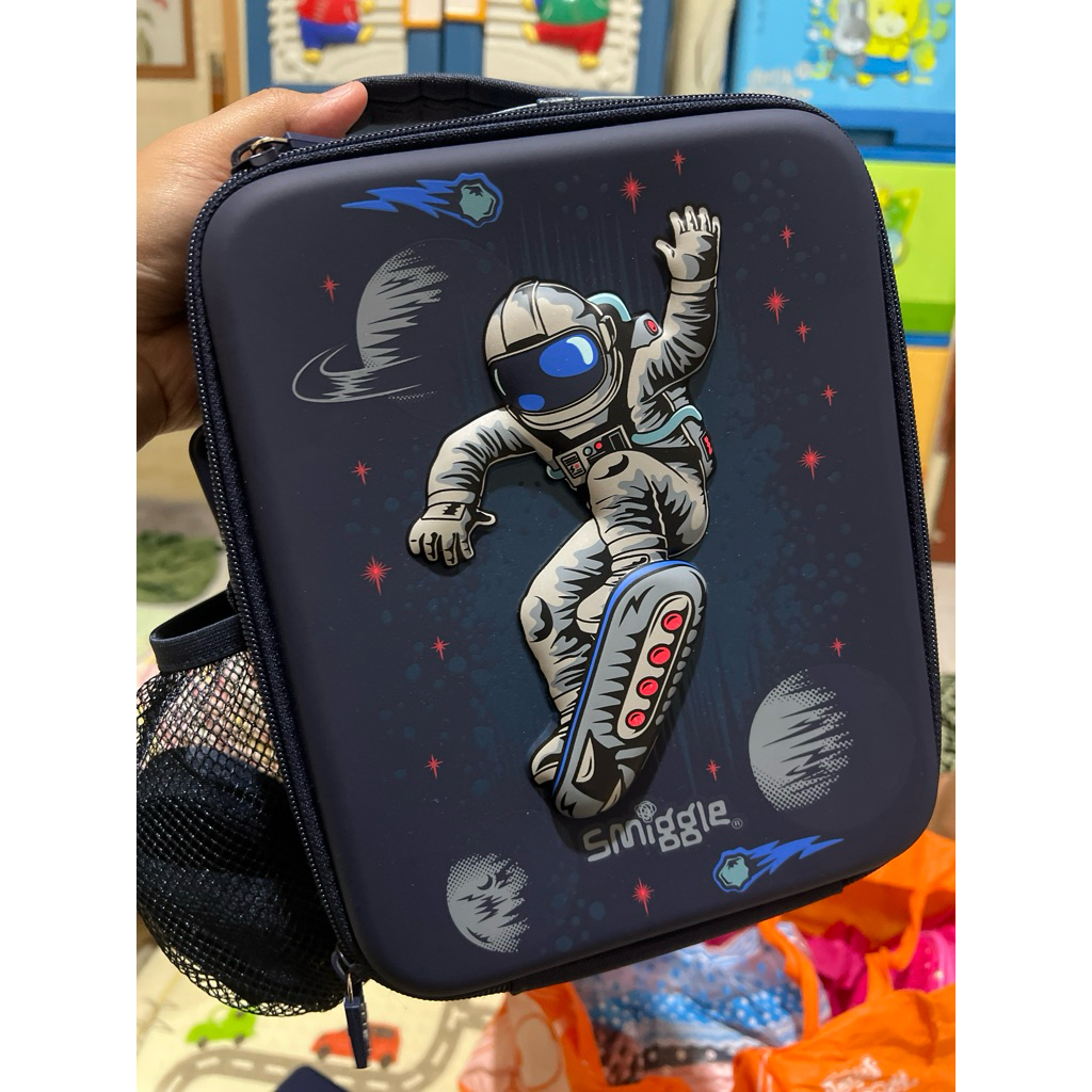 smiggle hardtop lunchbox