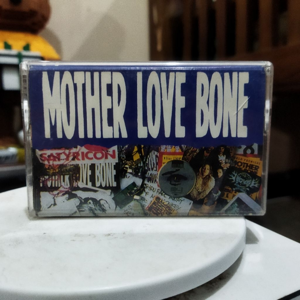 kaset pita mother love bone ( pearl jam )