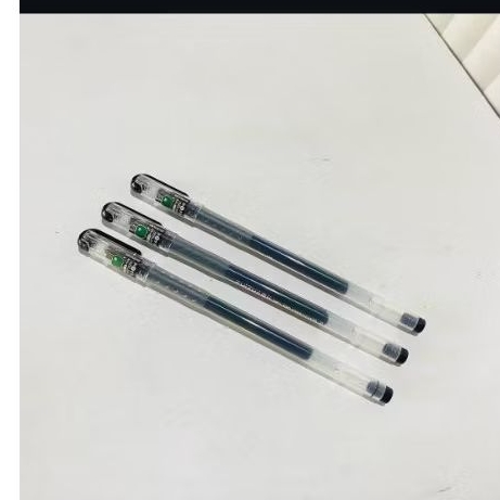 

Bolpoint gel hitam tajam