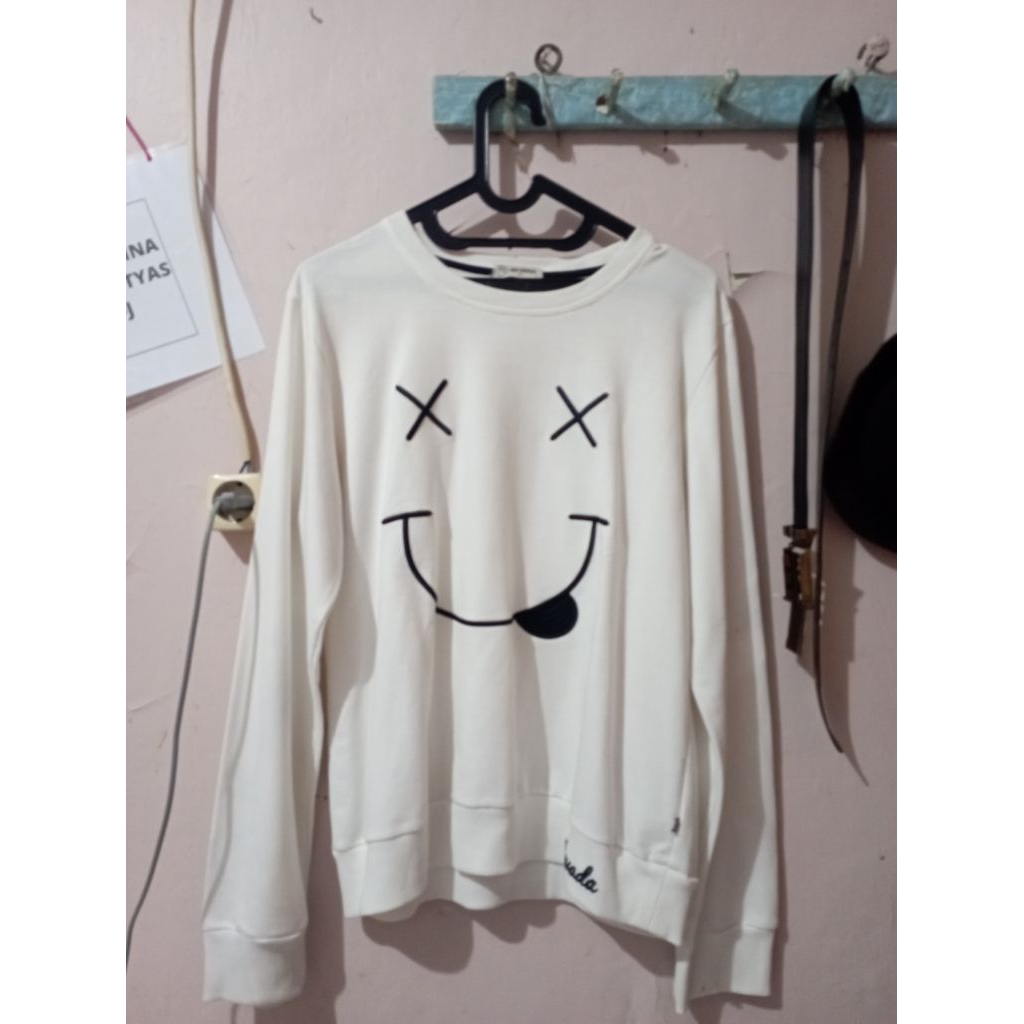 preloved sweater nevada putih wanita