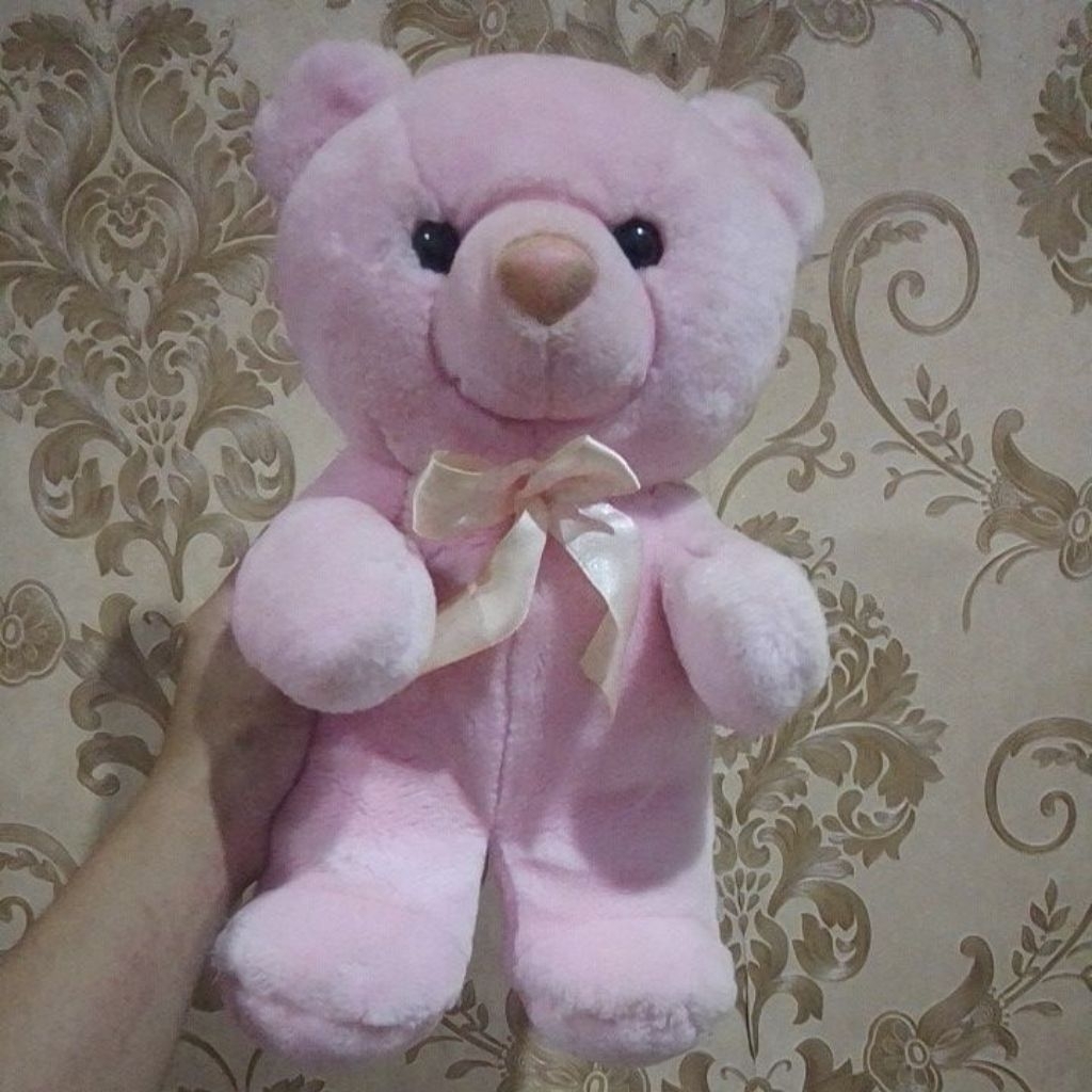 Boneka beruang pink besar
