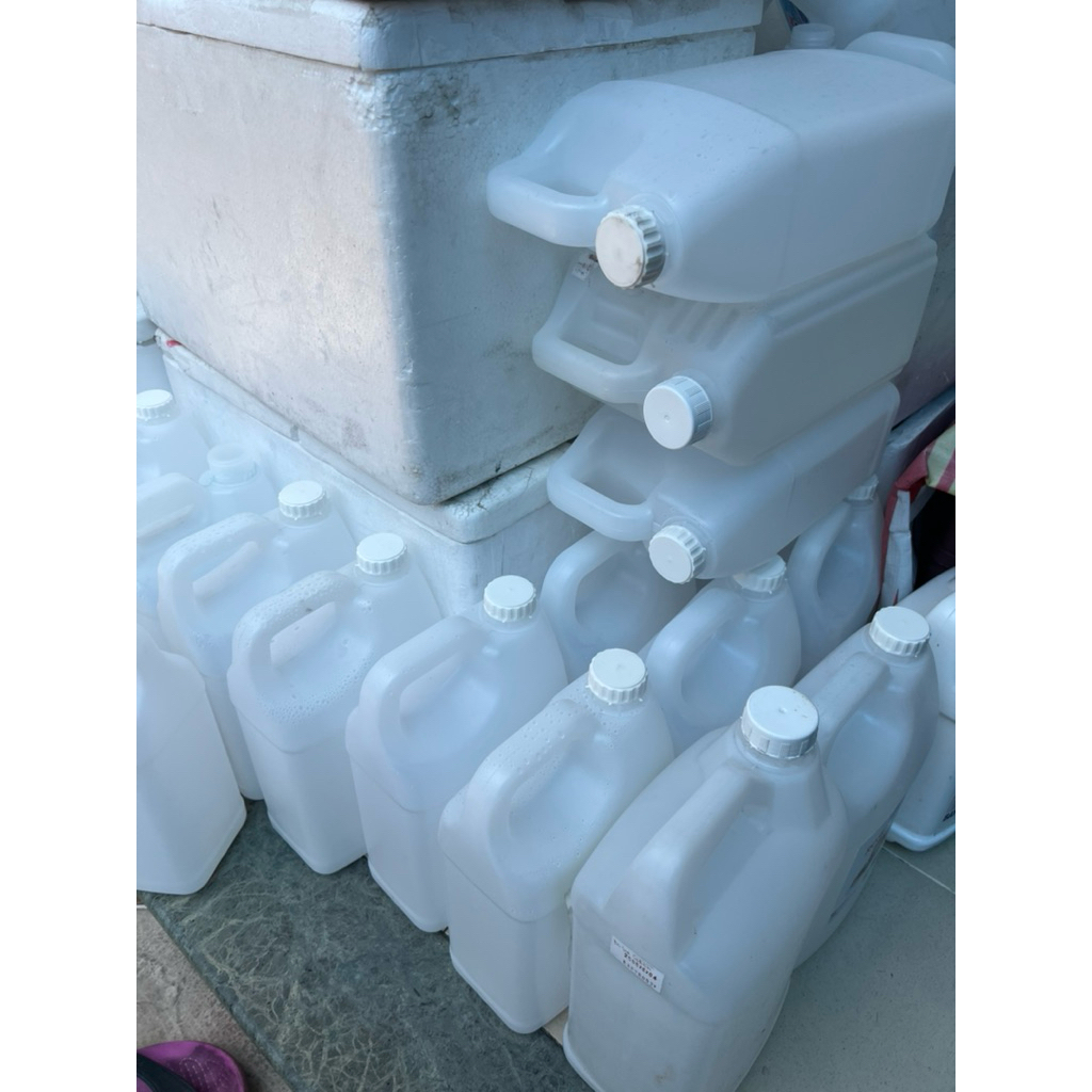 jerigen kosong derigen / jerigen botol derigen / jerigen botol bekas