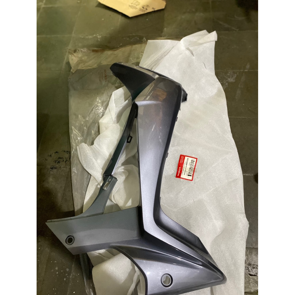 cover sayap sebeng luar honda supra x125 X 125 batman KVL kanan Silver metalik original ahm honda 64