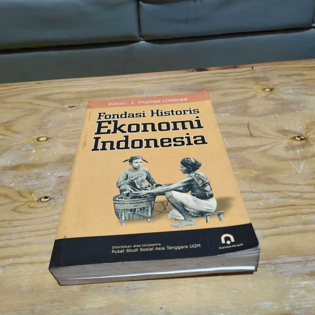Buku Fondasi Historis Ekonomi Indonesia
