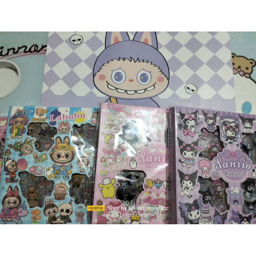 

Stiker anak2 karakter Kuromi, cinnamorrol dan melody.