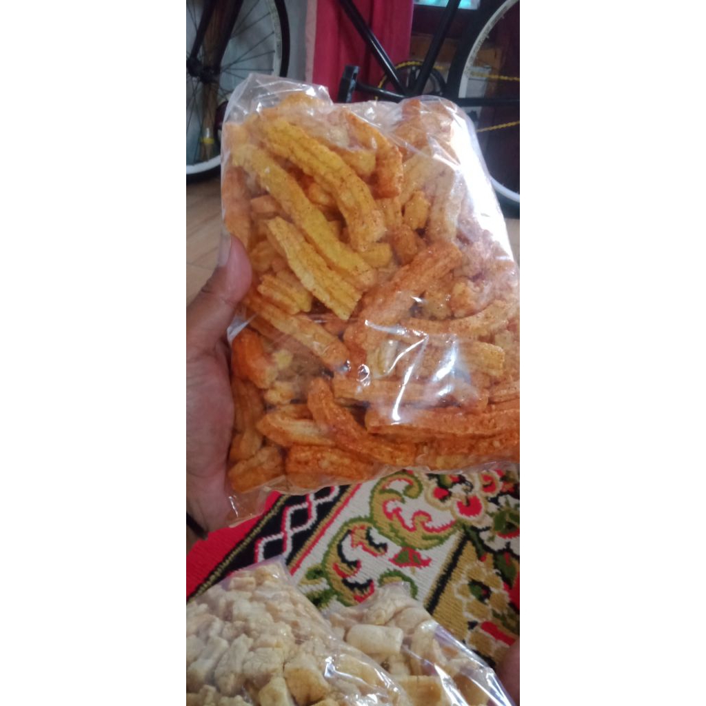 

Aneka cemilan kerupuk