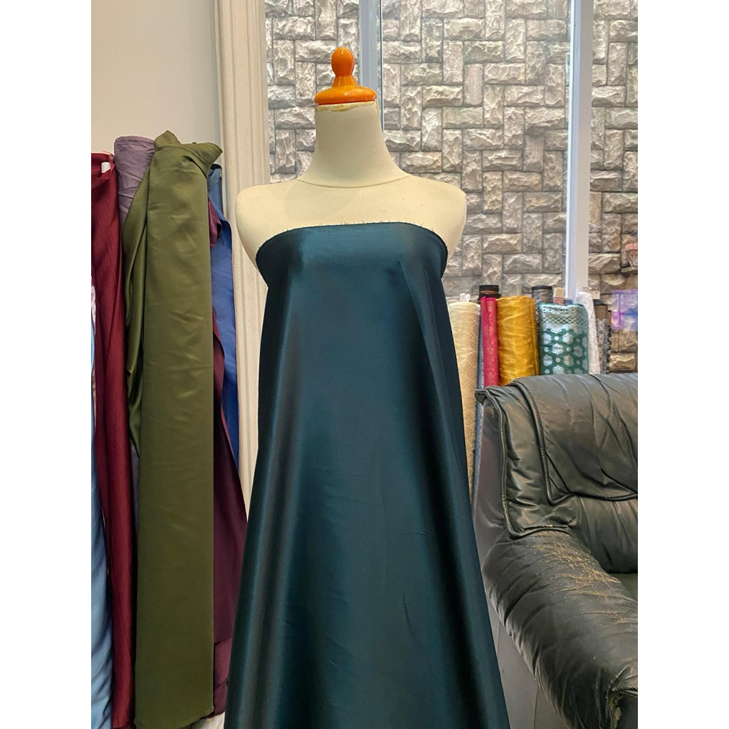 Bahan Kain satin velvet Silk Premium Warna emerald Green hijau Emerald Bahan Dress Baju gamis Brides