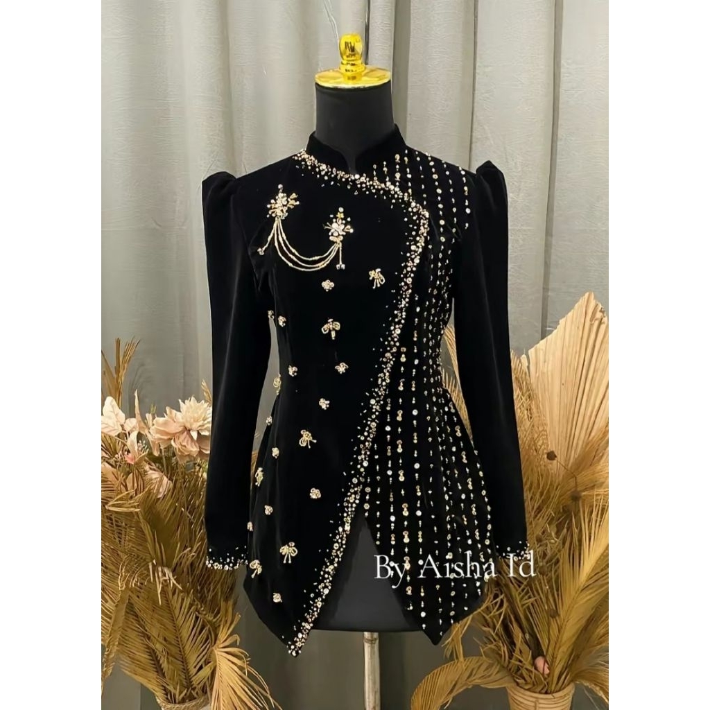 Sewa Kebaya Janggan Beludru Hitam