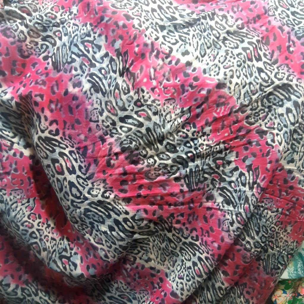 KAIN SILKY PREMIUM MOTIF MACAN - KAIN KATUN SILKY PREMIUM MOTIF MACAN - KAIN MOTIF MACAN HARGA/0,5M