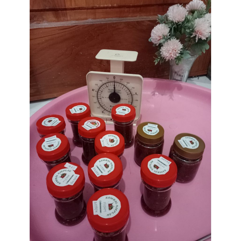 

SAMBAL BUMBU HITAM BEBEK MADURA / SAMBAL BUMBU HITAM PEDAS JEPLAK NAMPOL 160 GR