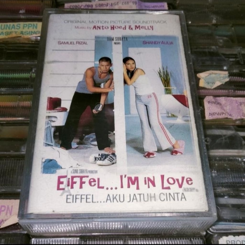 Kaset Ost Eiffel im in love