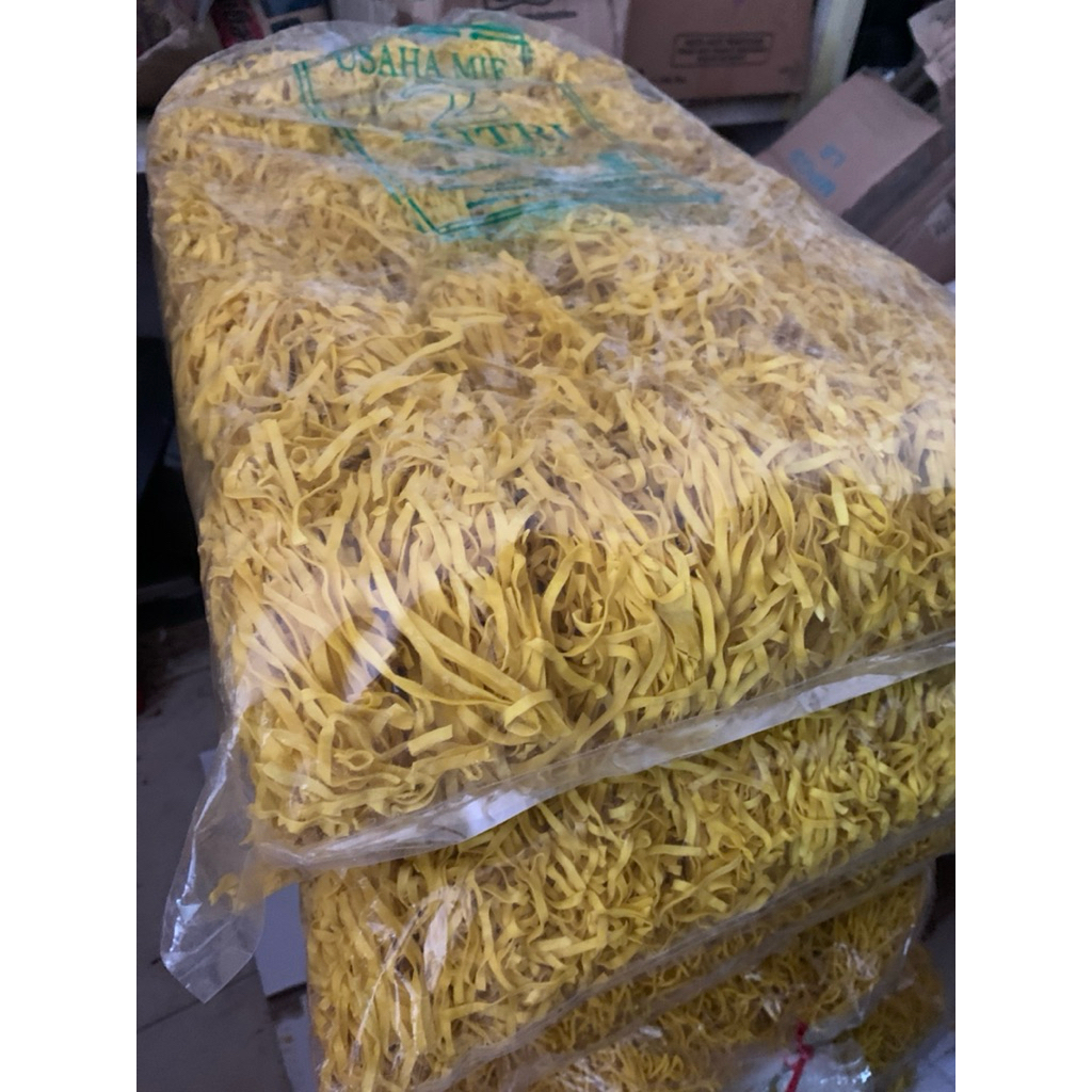 

mie kuning 2 putri ( 5 Kg / 1 tim ) buatan Payakumbuh - Sumatra Barat