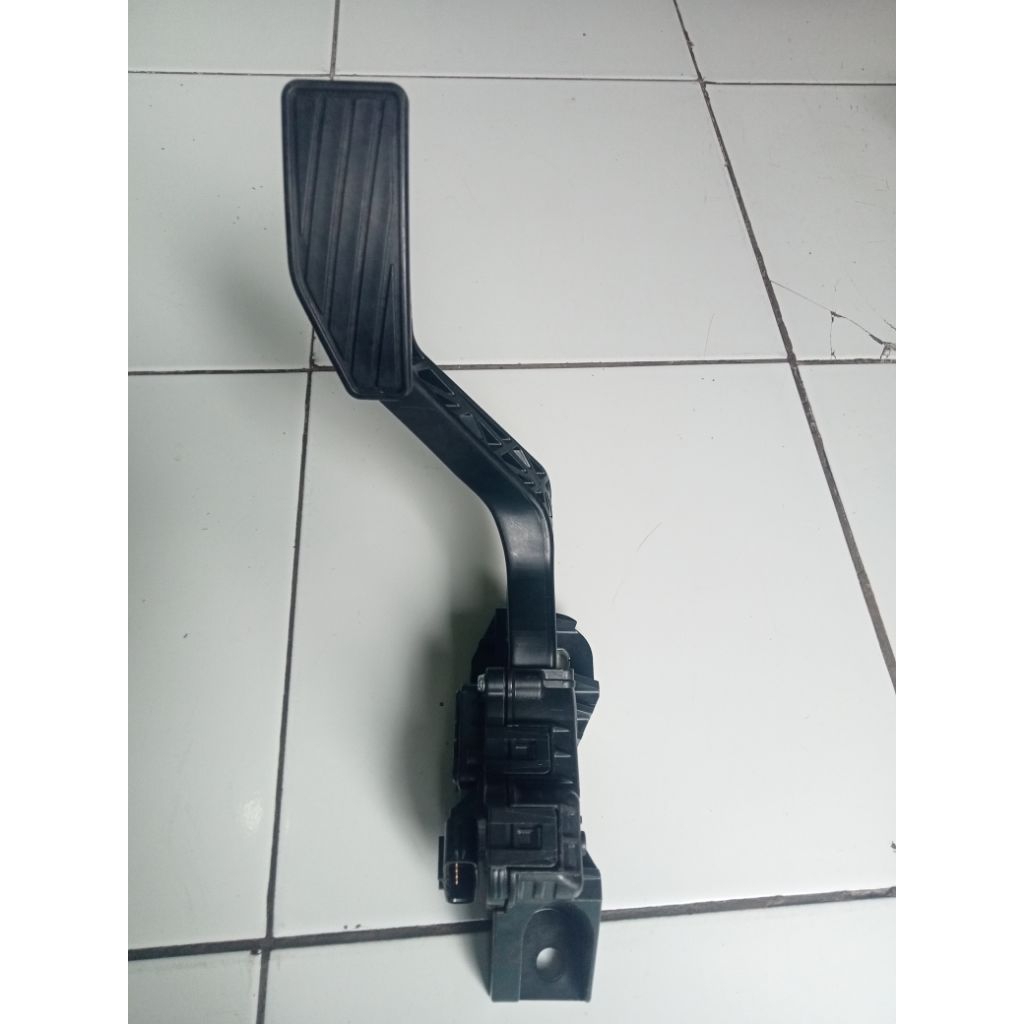 Switch Pedal Gas Rem Mobil original