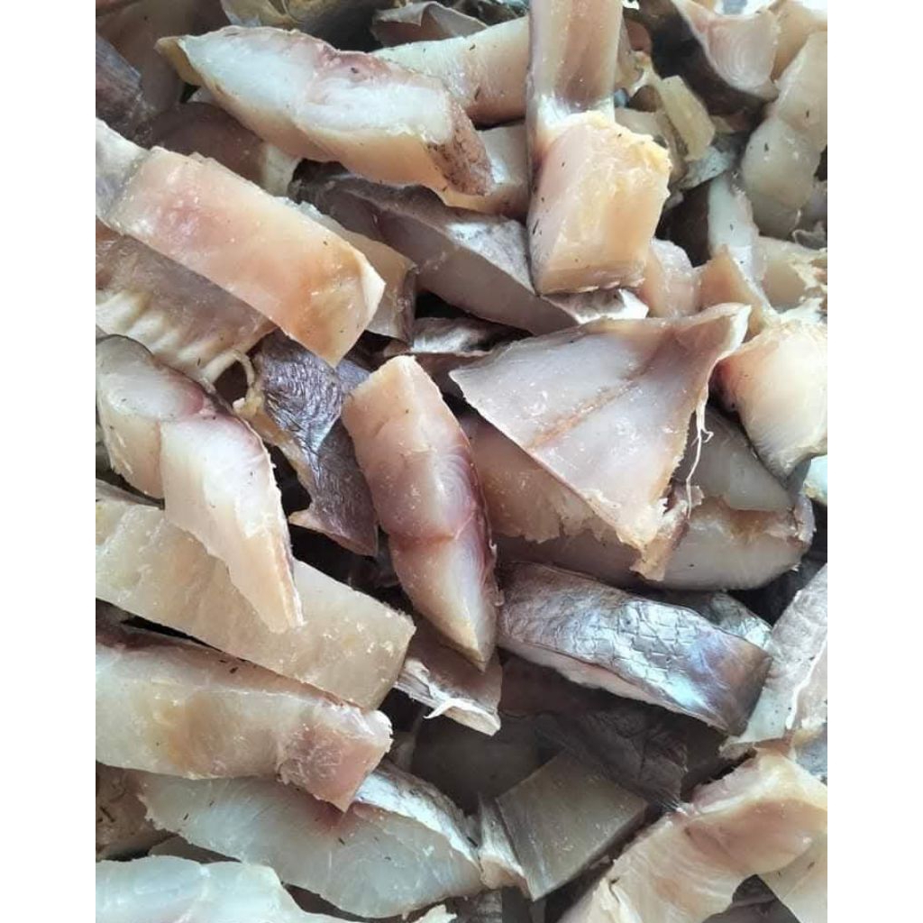 

gesek jambal potong 250 gram...setengah kering...rasa ga terlalu asin