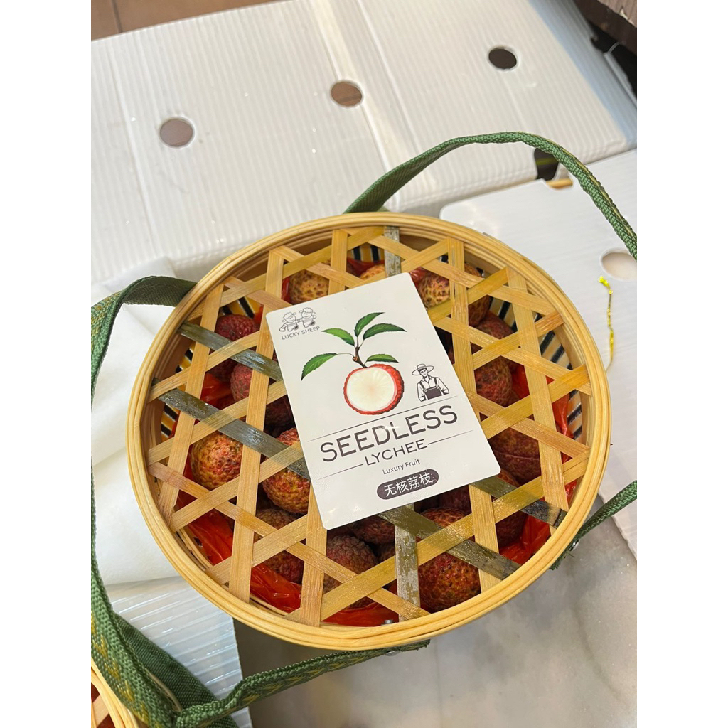 

Lychee seedless manis | buah leci tampa biji fresh keranjang 1 kg