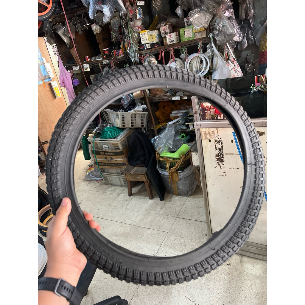 Ban Luar Sepeda Pancal Uk 18 x 1.75 "Komodo"