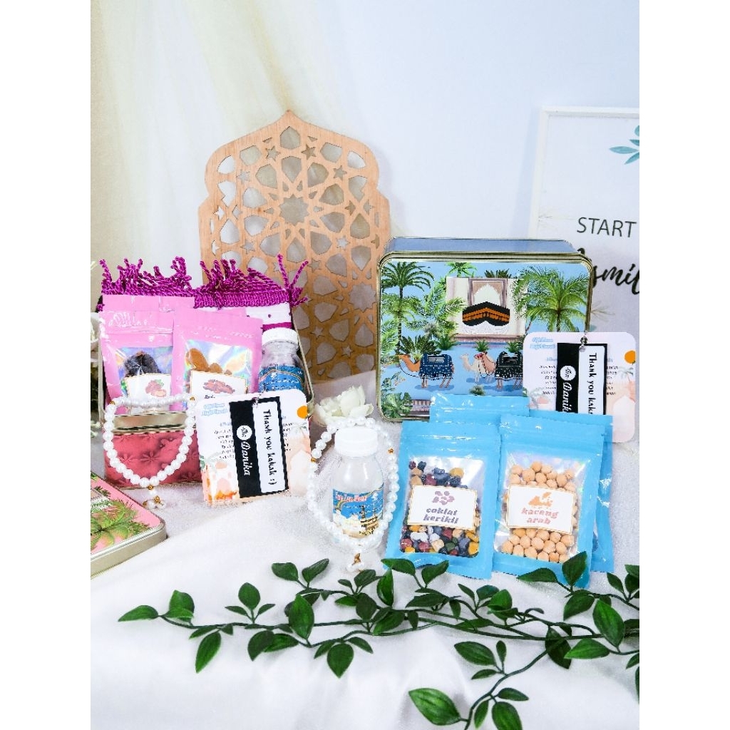 

Paket Madinah Hampers Souvenir Oleh - Oleh Umroh Haji Packing Kaleng