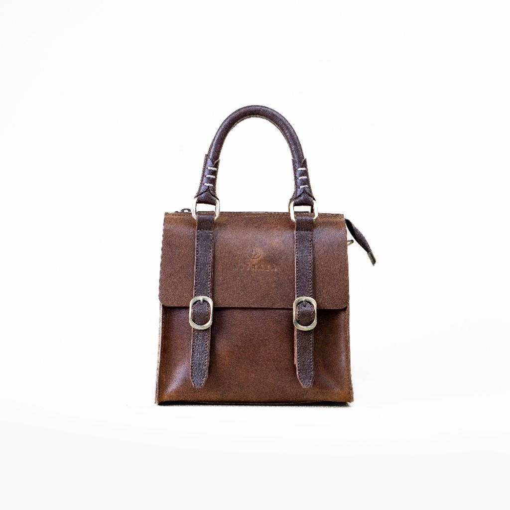 Cyra Woman Sling Bag - Astraea Leather