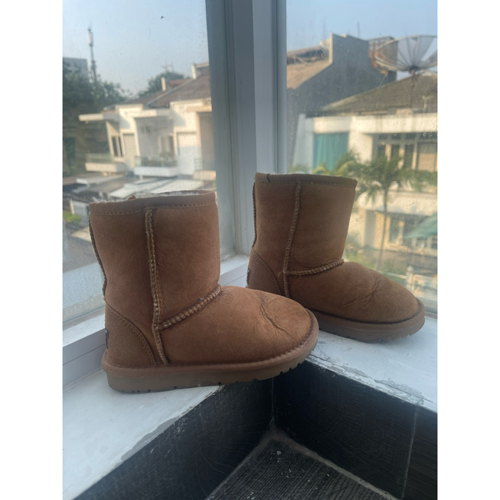UGG KIDS WINTER BOOTS PRELOVED