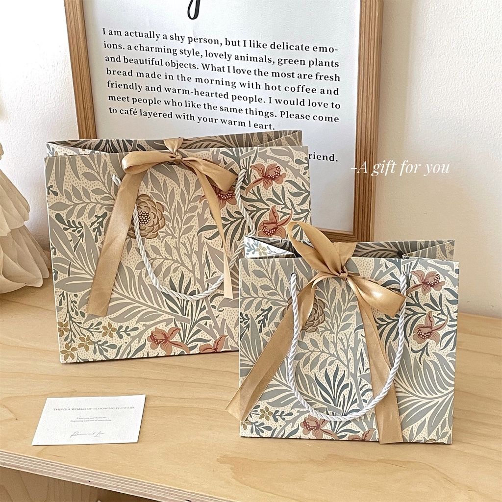 

Variant FC-315 -Paperbag - Paper bag - Paperbag Kado - Gift Bag - Premium PaperBag -Kantong Kado - Kantong Souvenir - Tas Kado Premium Souvenir Wedding - Goodie Bag - Paperbag Pita - PaperBag Tas Hadiah - PaperBag Premium Quality - Hadiah Wedding Souvenir