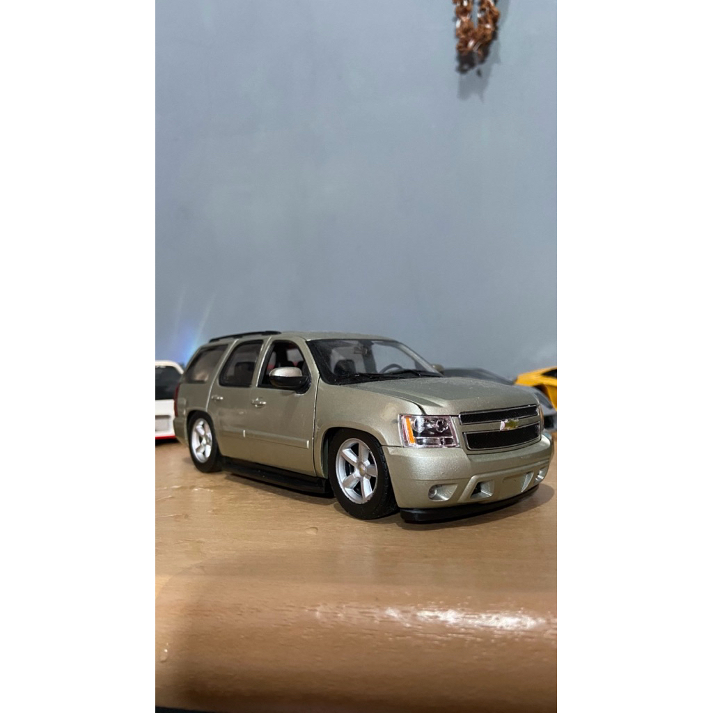 diecast skala 24 chevrolet tahoe custom ceper slammed