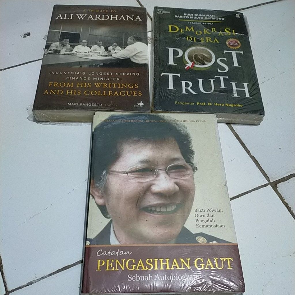 Buku Indonesia longest serving finance minister from his writings and his colleagues. Demokrasi di e