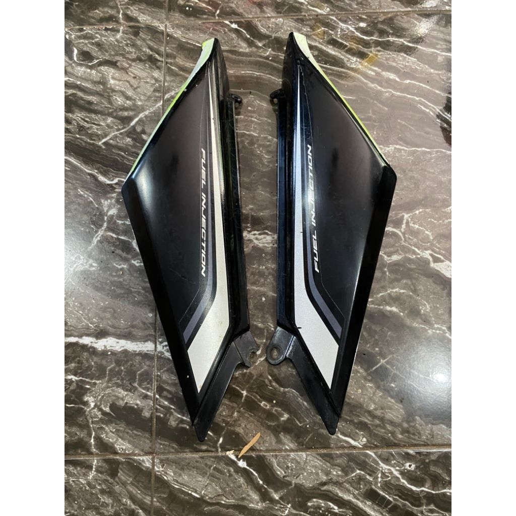 Cover bodi sambungan turup aki yamaha vixion new original