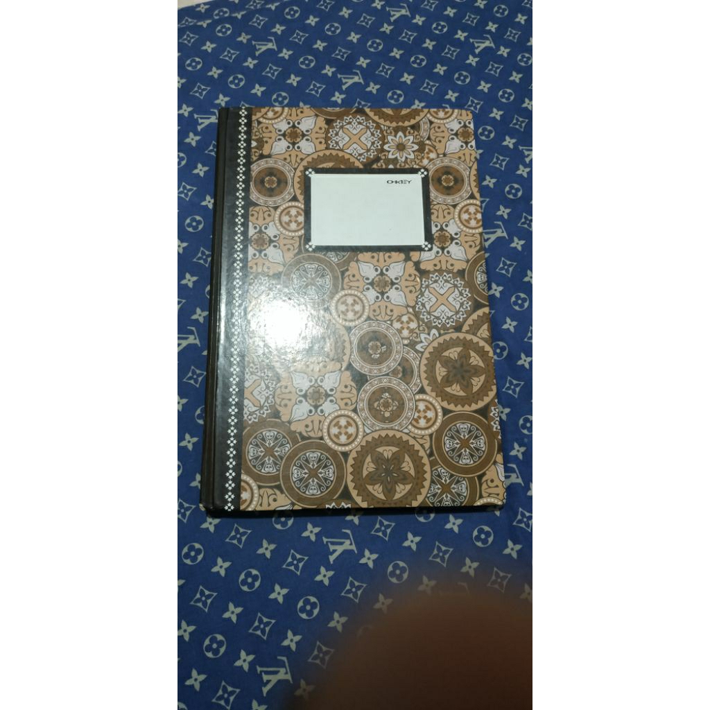 

Buku Folio 200 lmbr & 100 lmbr