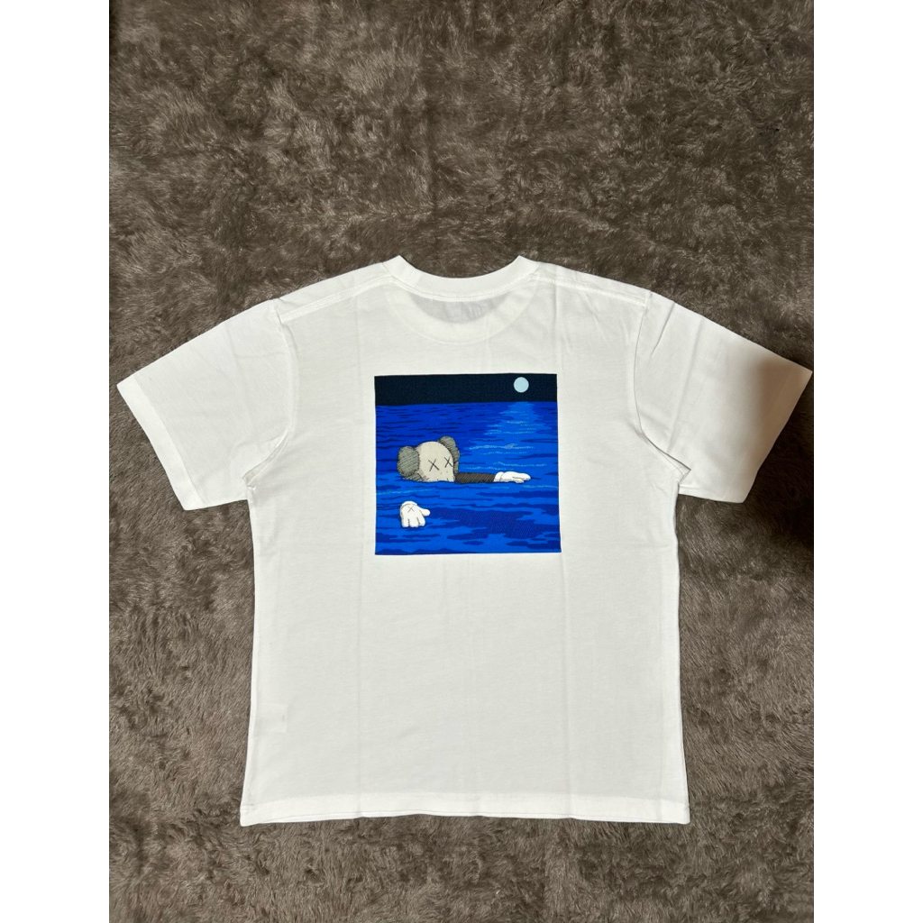 KAOS UNIQLO KAWS SECOND