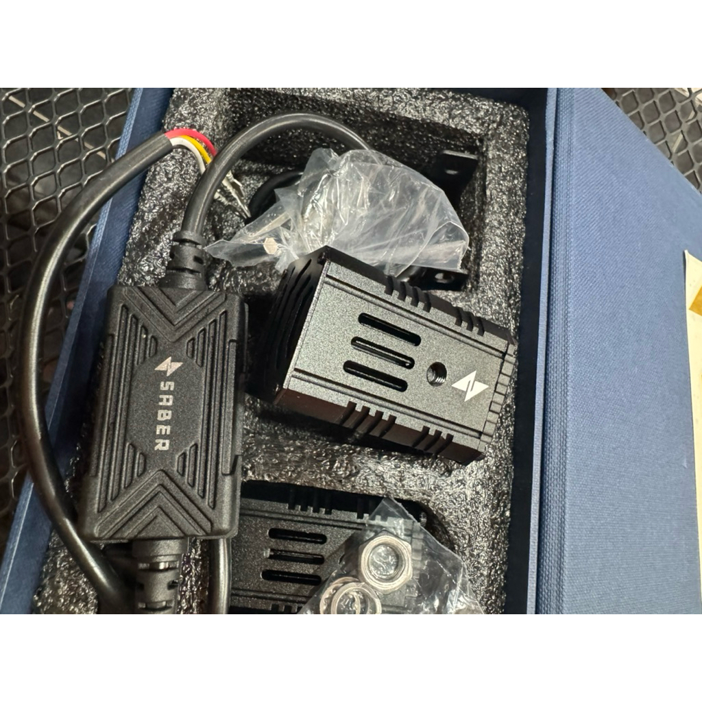 Minilaser atau Miniprojector SABER SR1 Nano