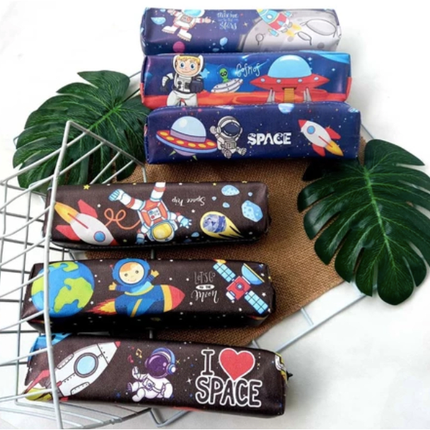 

ENISOO STORE - Tempat Pensil Bentuk Lontong Karakter Astronot / Tepak lontong / Tepak pensil Kotak Resleting