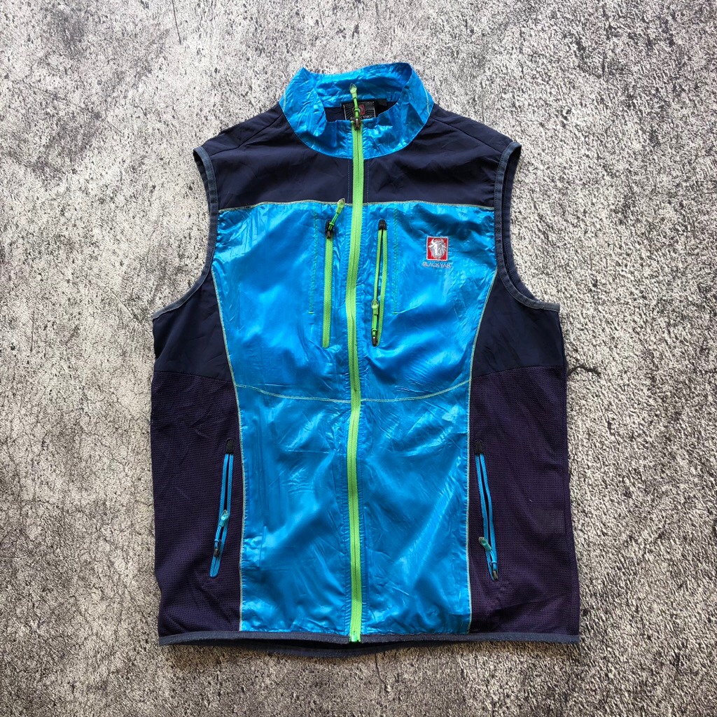 Vest black yak