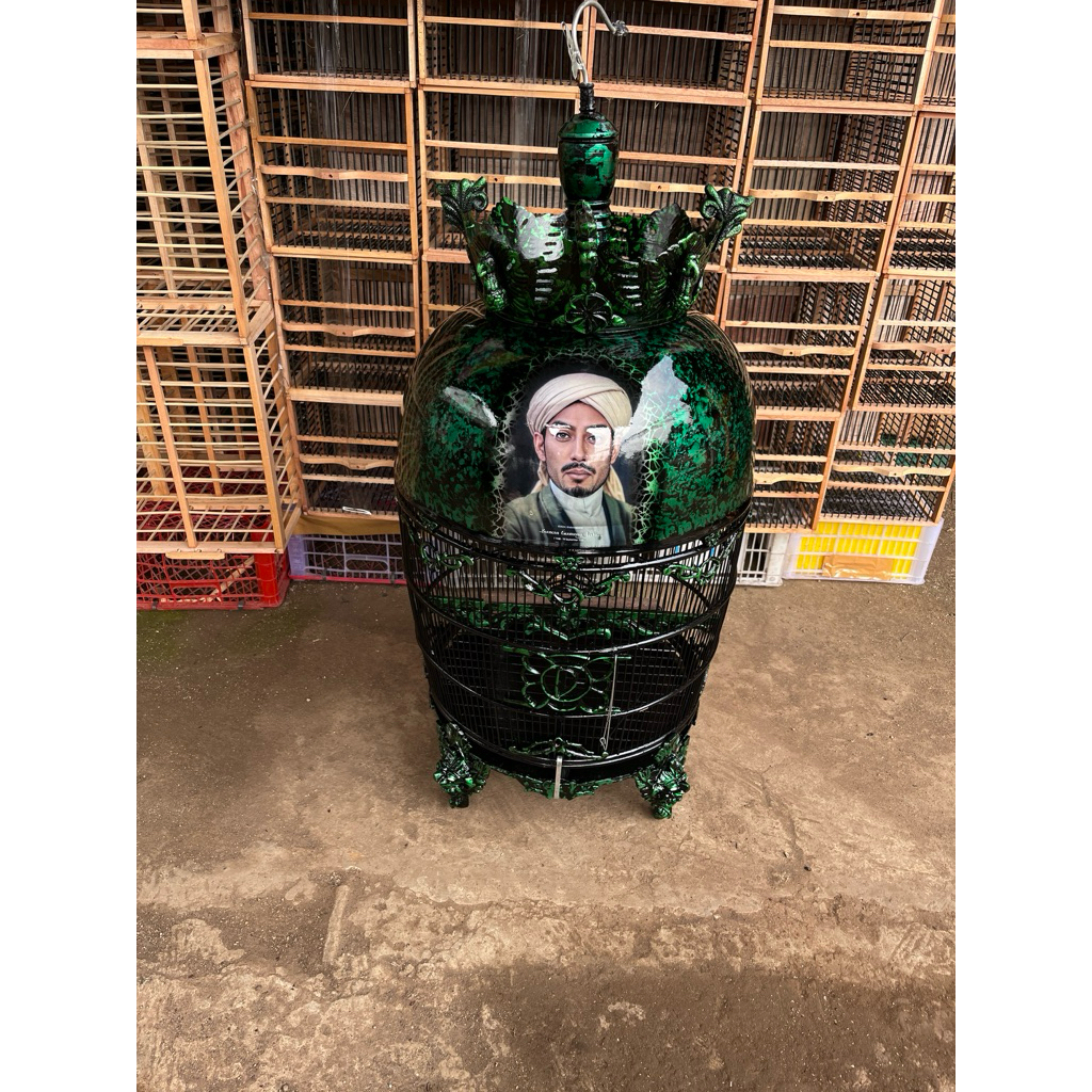 SANGKAR ATAU KANDANG PERKUTUT MOTIF MAHKOTA MARMER