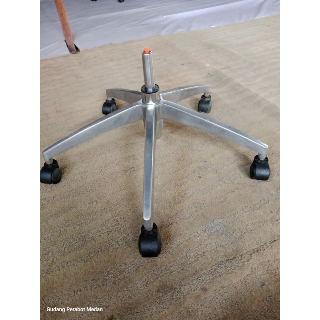 KAKI KURSI KANTOR / CAKAR KURSI KANTOR CHROME 320 SET 5 RODA