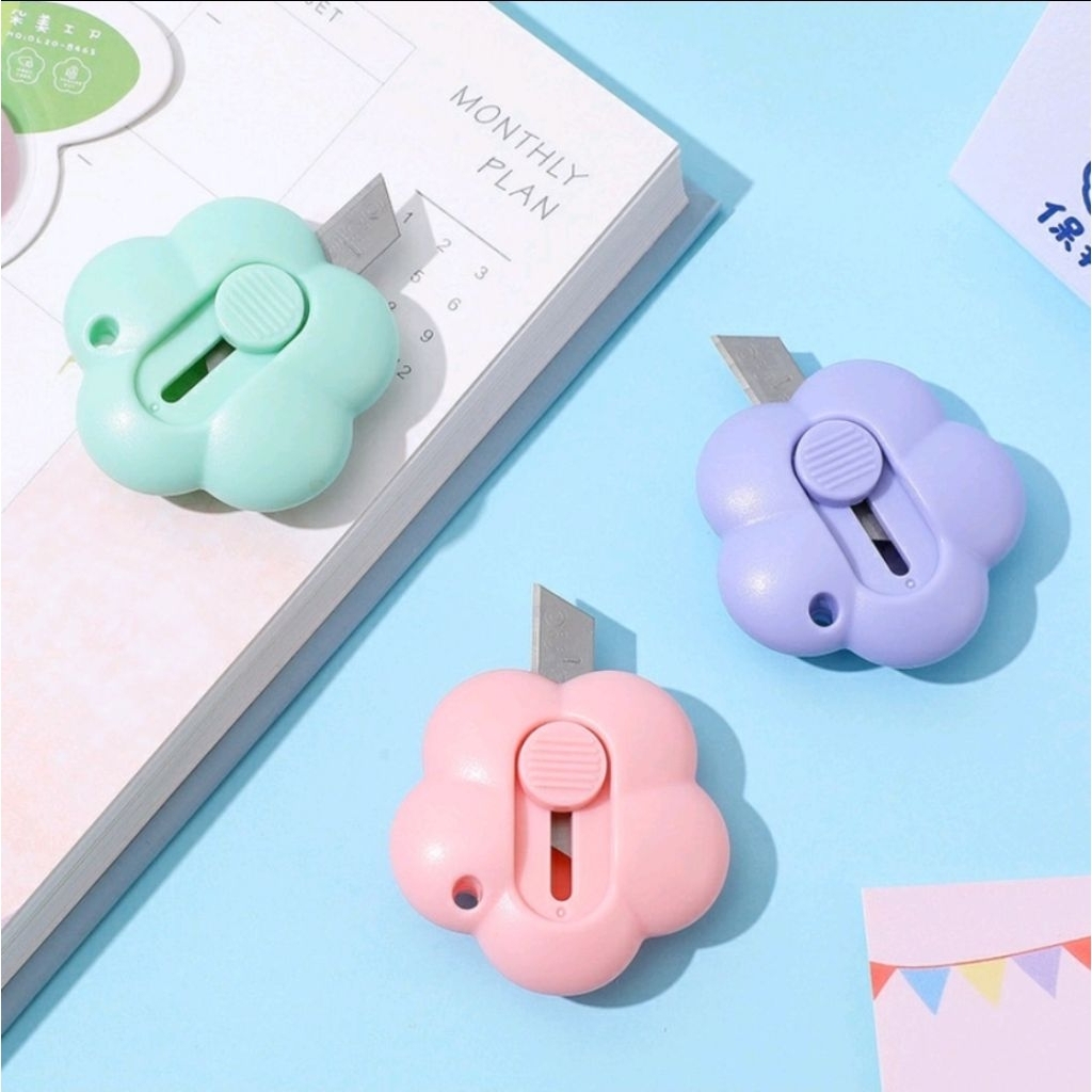 

Cutter pemotong kertas bentuk bunga warna warni colorful colourful cuter kater pisau mini traveling unboxing paket gunting daisy portable lucu travel kit cutting paper pastel macaron alat tulis sekolah school stationery stationary kantor office silet
