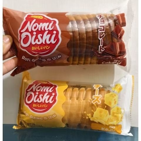 

Nomi Oishi Roti Manis / Roti Gulung Isi Selai