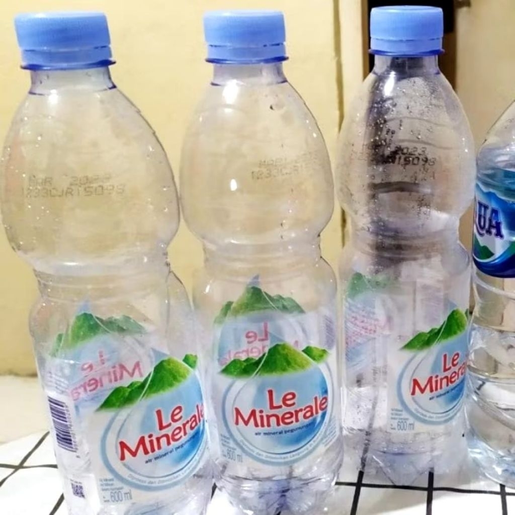 

Botol Bekas Le Mineral 600 ml Bersih Sekali Pakai