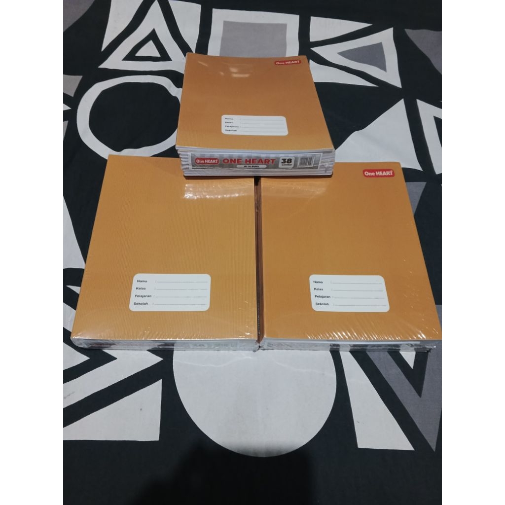 

BUKU TULIS SAMPUL COKLAT ONE HEART KRAFT 38 LEMBAR ISI 10 BUKU 1 PAK, BUKU SEKOLAH KRAFT