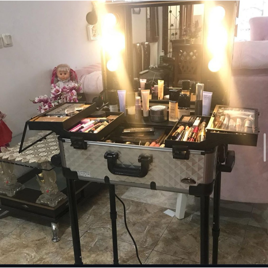 preloved beauty case /koper make up,/tas make up , MUA merk sunrise