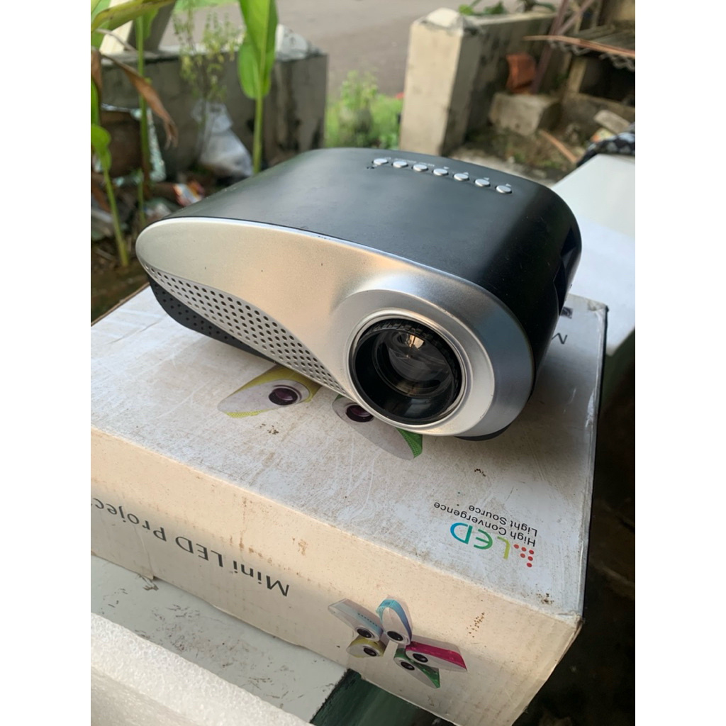 Mini LED Proyektor bekas nyala normal