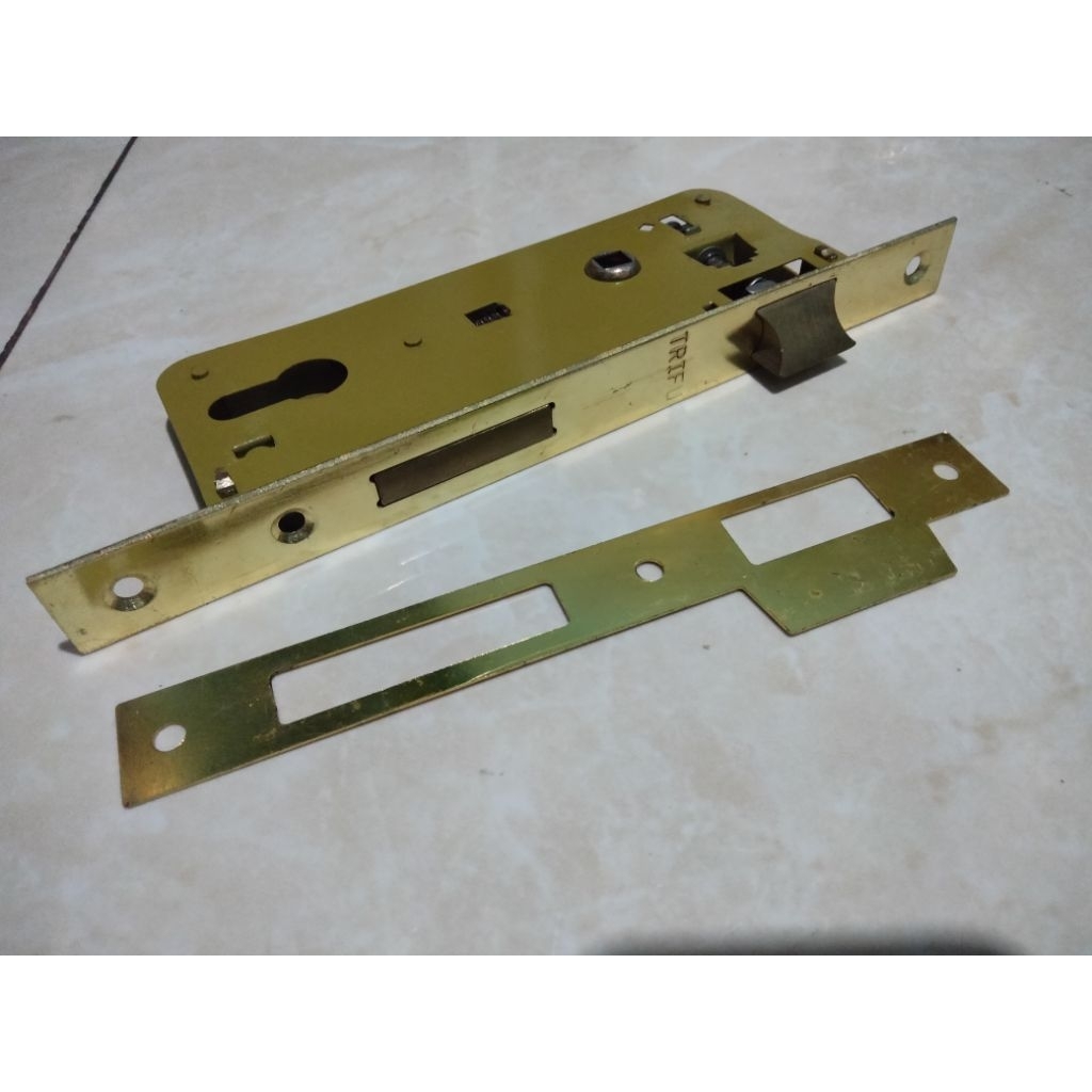 Body Kunci Pintu BESAR