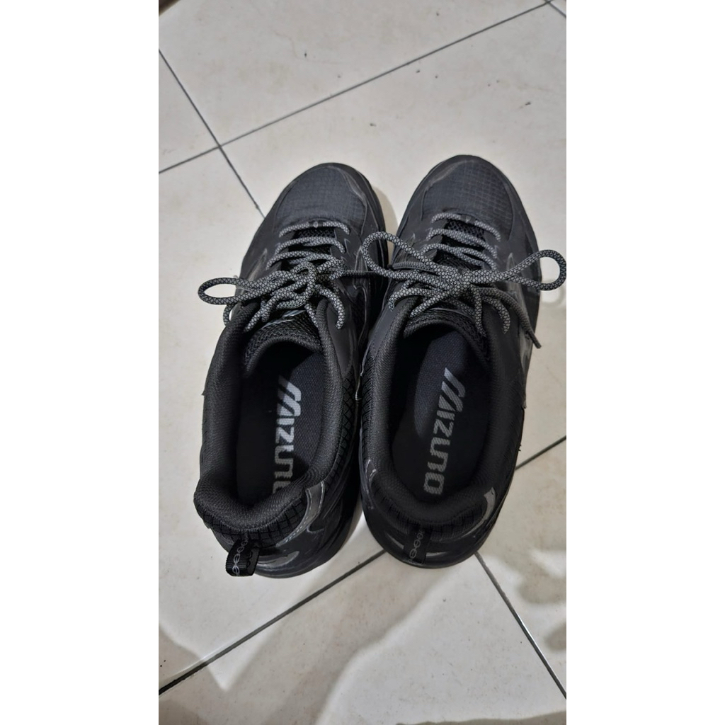 (PRELOVED) Sepatu Mizuno MXR Black Metallic Gray