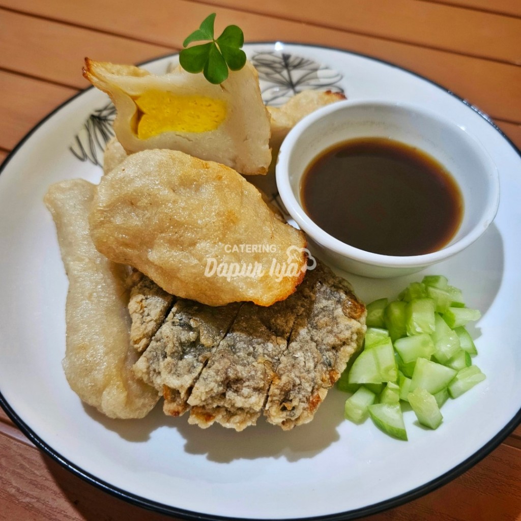 

Pempek Palembang Kecil Campur Free Kuah Cuko kemasan vacum paket 80 pcs/40 pcs/10 pcs